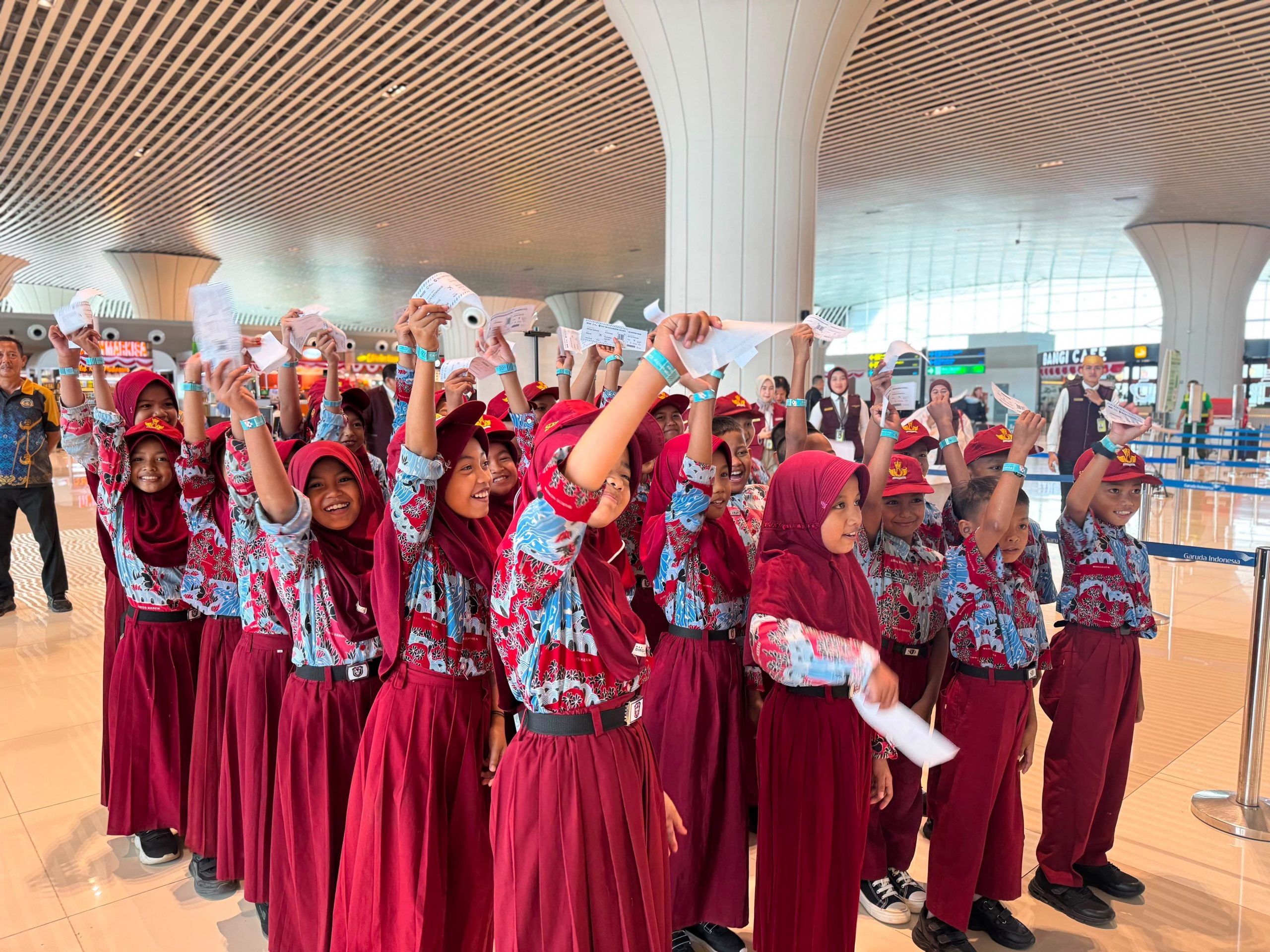 School Goes to Airport, 185 Siswa SD Rasakan Pengalaman Belajar di Bandara Sulhas
