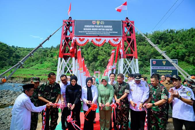 Penantian Puluhan Tahun Berakhir, Jembatan Garuda Merah Putih Resmi Hubungkan Dua Desa di Maros
