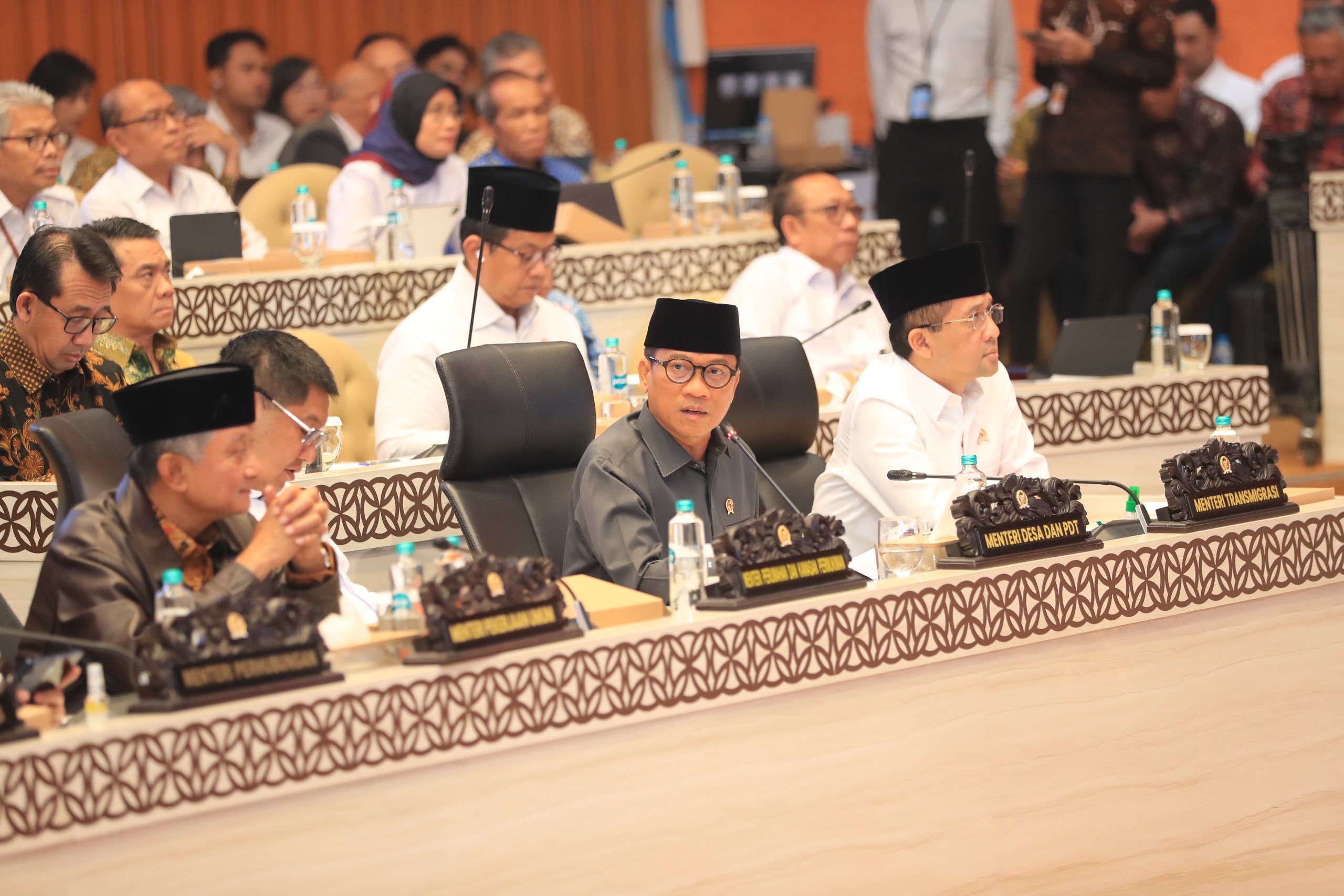 Desa dan Pembangunan Daerah Tertinggal, Yandri Susanto Saat Rapat Bersama Komisi V DPR RI